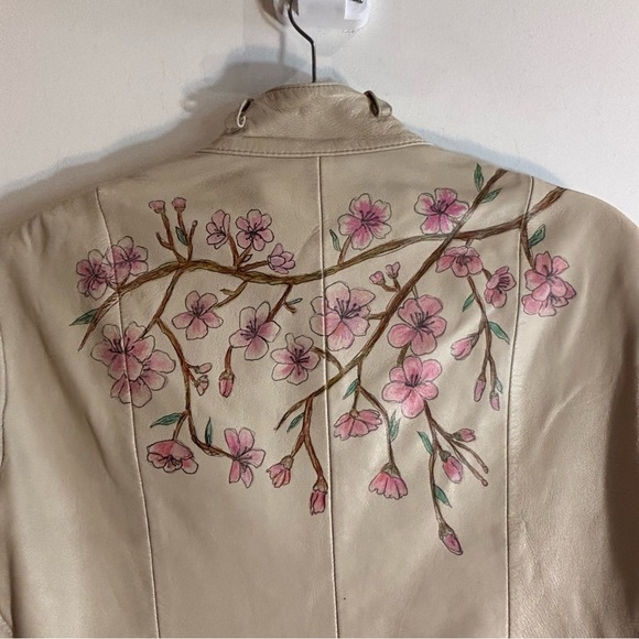 CUERO Sz M Leather Jacket Handpainted Cherry Blossoms Zipper Closure Lined - Picture 8 of 14